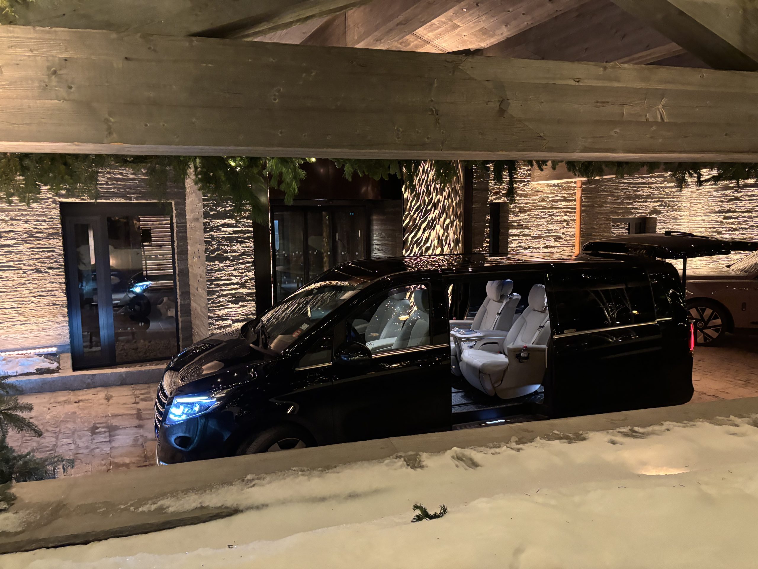 Voiture avec chauffeur en station de ski